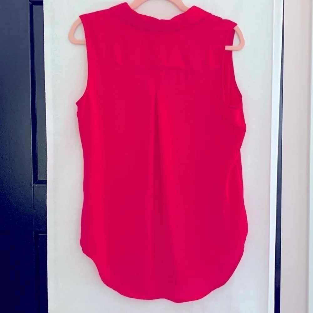 Liz Claiborne PINK Collared Button Sleeveless High/Low Top. Size Medium.